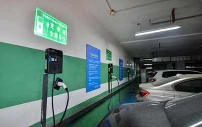 花果园Q区新能源车主福音 家门口的充电桩正式上线，便捷生活“桩”点启动